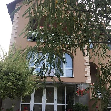 Private House Apartment แบรฮอฟ ภายนอก รูปภาพ