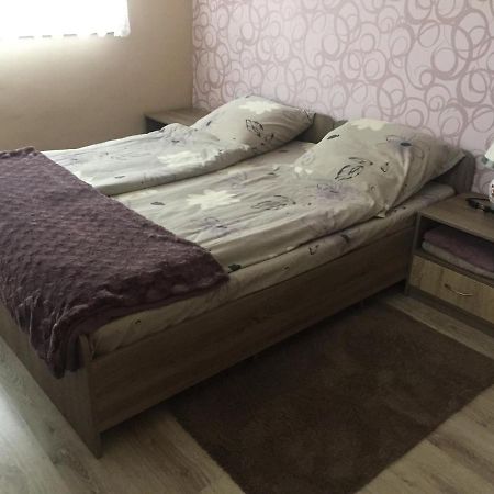 Private House Apartment แบรฮอฟ ภายนอก รูปภาพ