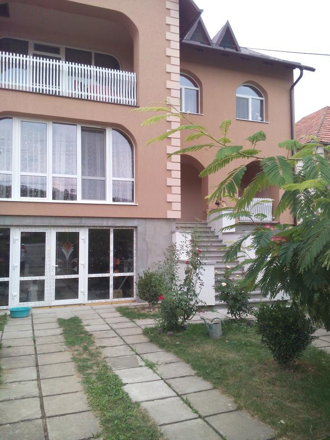 Private House Apartment แบรฮอฟ ภายนอก รูปภาพ