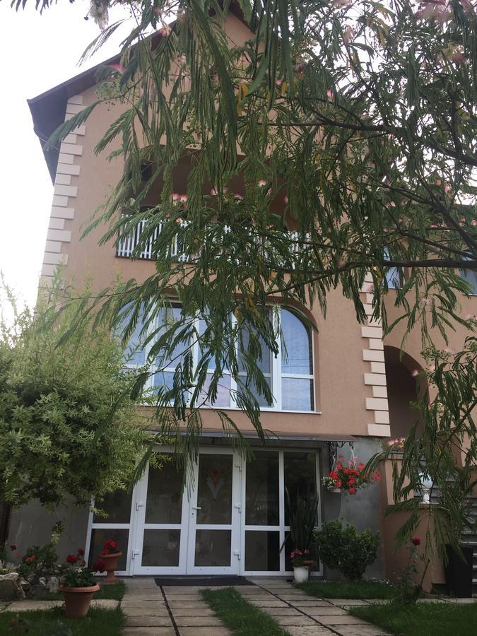 Private House Apartment แบรฮอฟ ภายนอก รูปภาพ
