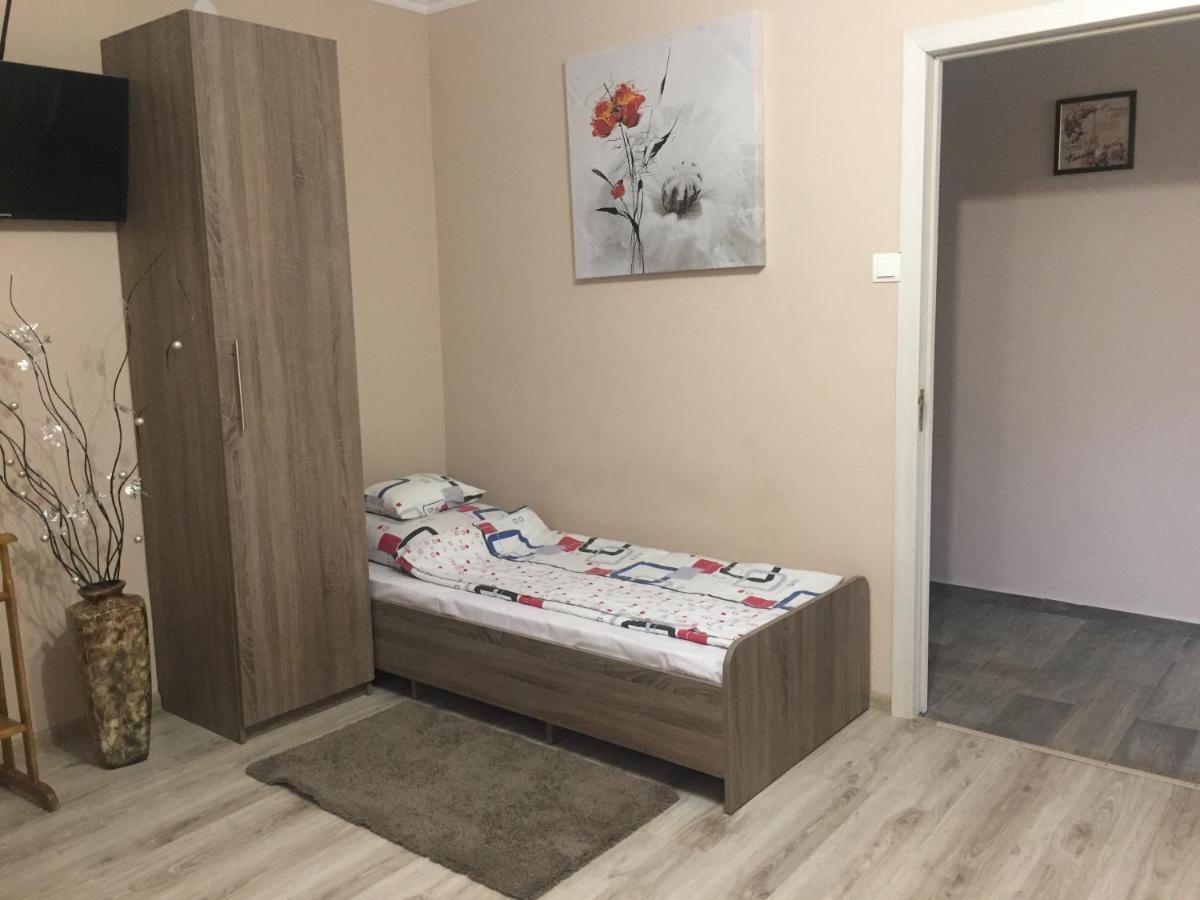 Private House Apartment แบรฮอฟ ภายนอก รูปภาพ