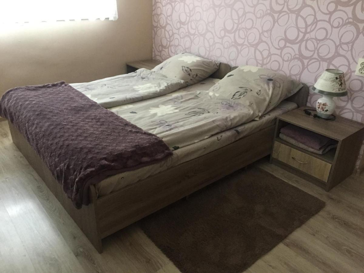 Private House Apartment แบรฮอฟ ภายนอก รูปภาพ
