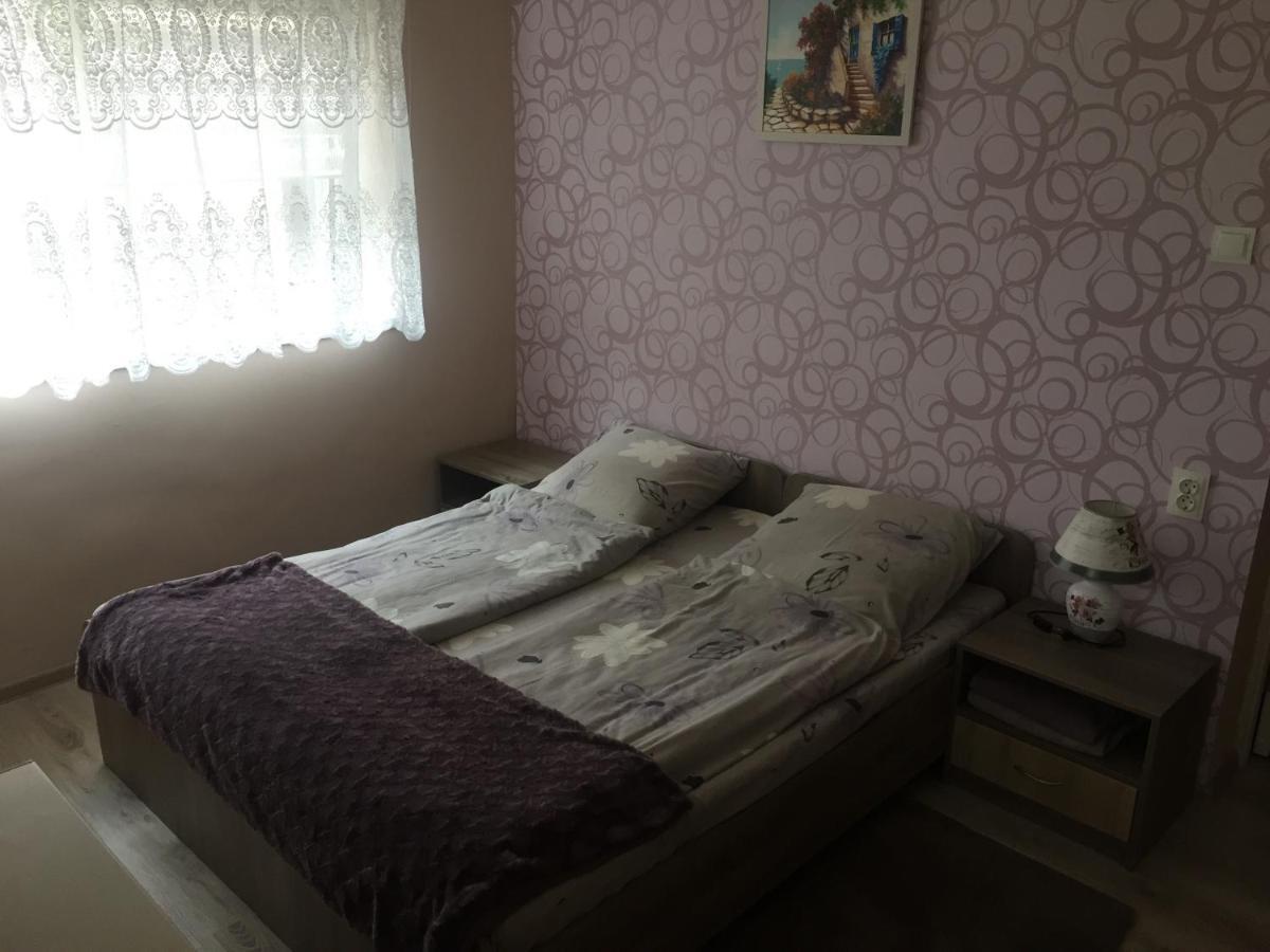 Private House Apartment แบรฮอฟ ภายนอก รูปภาพ